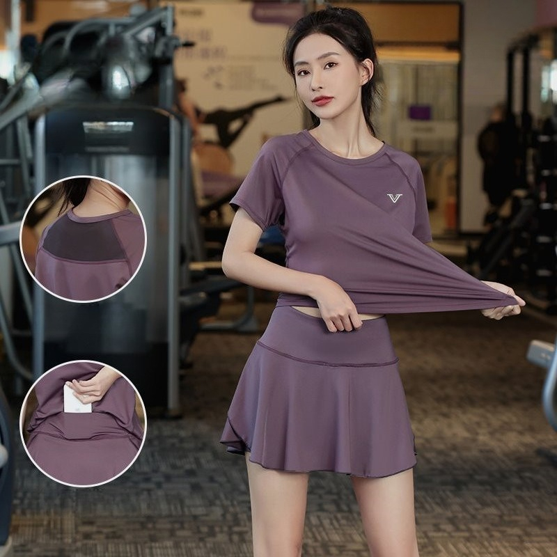 Running Gear For Your Phone - ชุดวิ่งผู้หญิงแขนสั้น ผ้าตาข่าย มีกระเป๋าใส่โทรศัพท์ กระโปรงจีบ แห้งเร็ว ชุดออกกำลังกาย