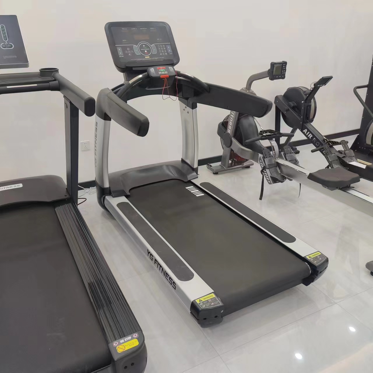 ลู่วิ่งไฟฟ้าสำหรับยิม 3 แรงม้า - Running Gear Equipment บทวิจารณ์และราคา